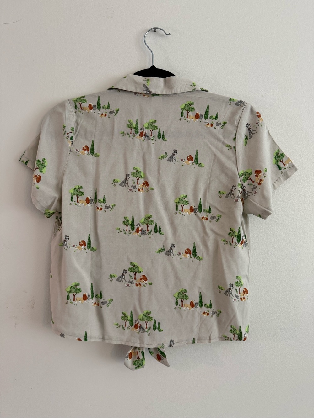 Disney lady and the tramp Cream Collared Short Sleeve Shirt with Green Print - Picture 2 of 3